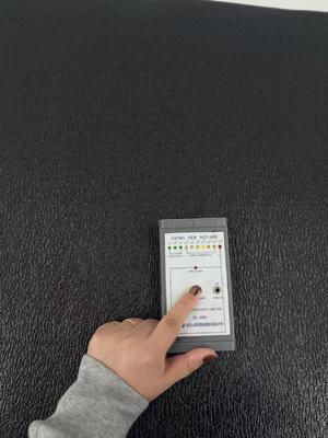 Tappetino antistatico ESD in gomma con doppi strati in PVC e superficie a trama corteccia per comfort ergonomico e resistenza allo scivolamento