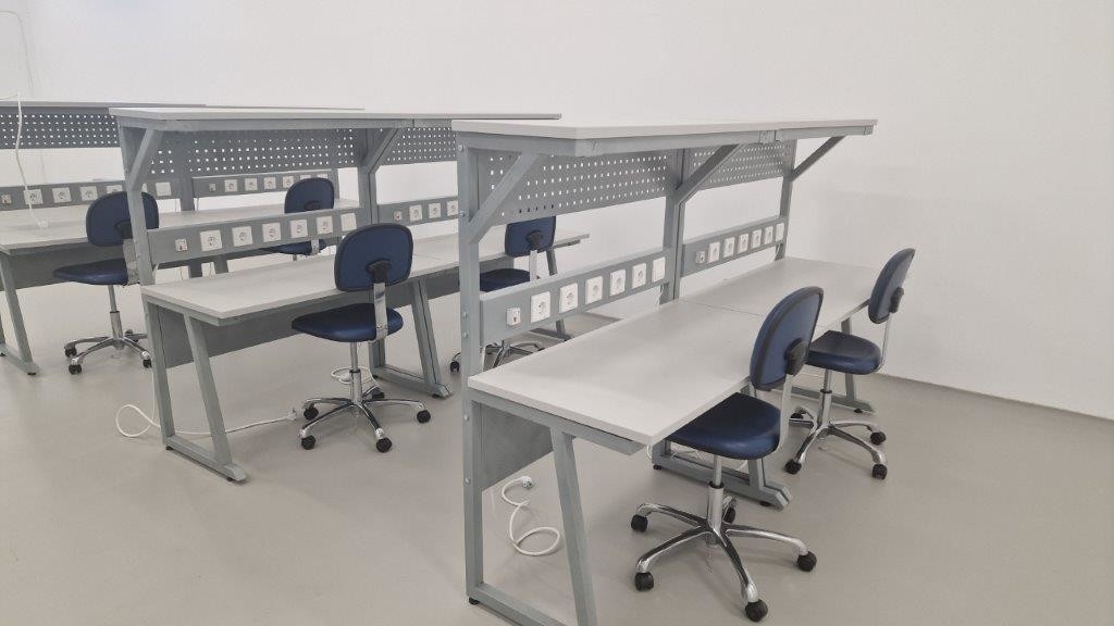 Tavolo di lavoro ad uso pesante per laboratorio di assemblaggio elettronico